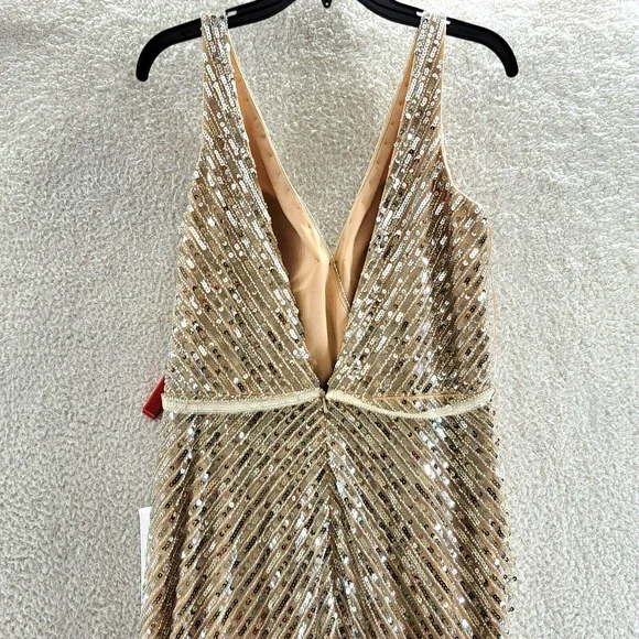MAC DUGGAL Sleeveless Diagonal Sequined V-Neck Gown Women's 10 Nude Silver - Picture 9 of 15